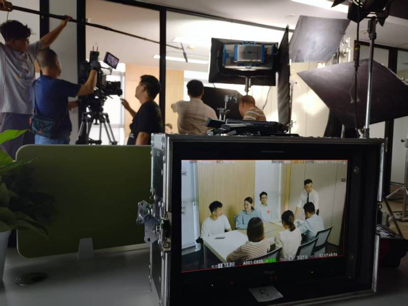西林区TVC拍摄公司：科技产品视觉化大师，诠释未来感与功能美学